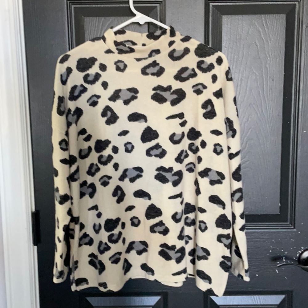 Leopard Print Very Light Weight Sweater